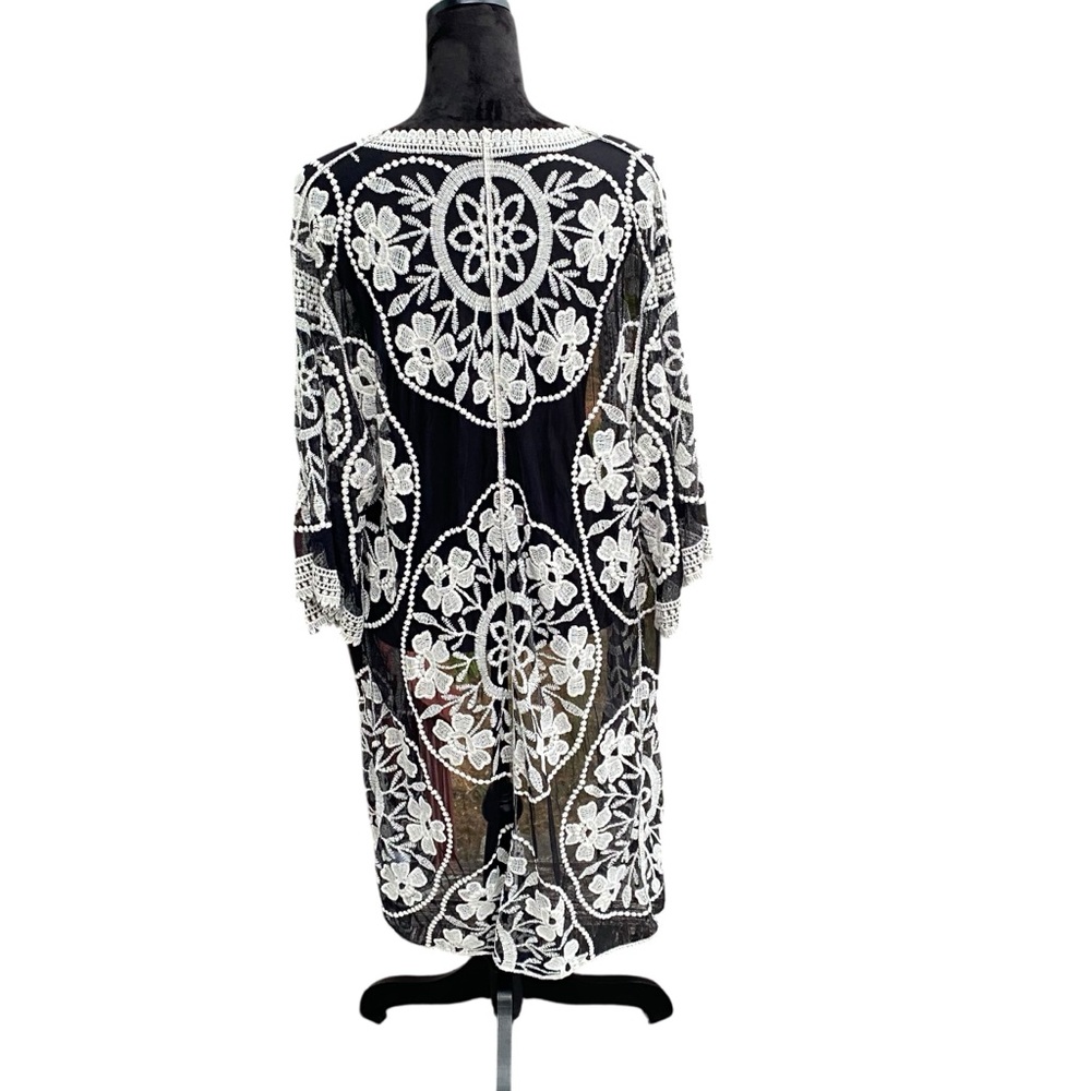Woven Heart Black and White Floral Kimono Cardigan One Size Boho Cottage Core - Picture 4 of 14